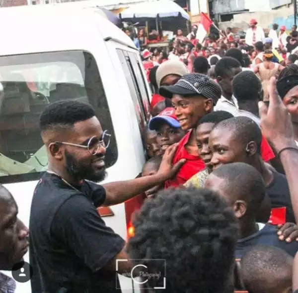 Falz Spotted Giving Out Christmas Gifts To People